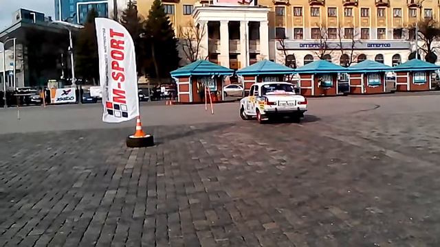 Видео Спорт Москвич ИЖ 412 слалом дрифт смотреть онлайн