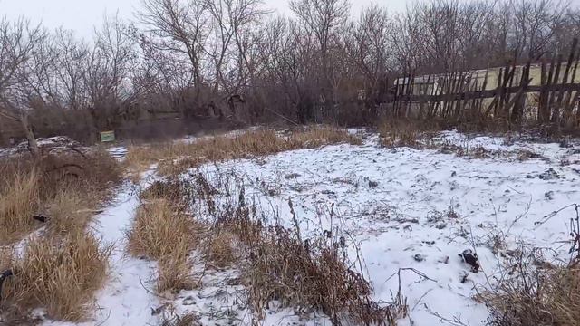 Дача выглядит так 1-ого Декабря, снег лёг, но слой его маленький, почему это меня удручает? смотреть онлайн