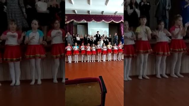 Дорогие мамочки, бабушки, сестры! С праздником весны! Будьте здоровы и счастливы! смотреть онлайн