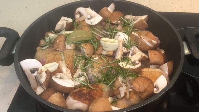 Как готовить курицу. Фрикасе из курицы с грибами. смотреть онлайн