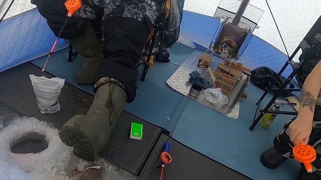 Зимняя, но такая теплая рыбалка. смотреть онлайн