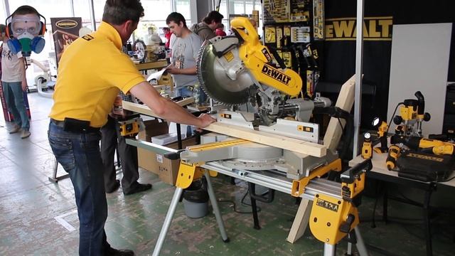 DeWALT DWS780 торцовочная пила на стойке DeWALT DE7033 XJ смотреть онлайн