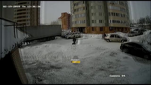 Застряла фура во дворе смотреть онлайн