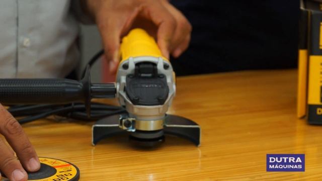 Dewalt - Esmerilhadeira Angular DWE4020 смотреть онлайн