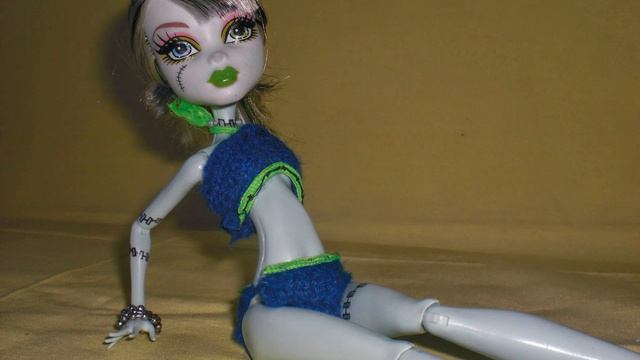Фотосессия №1 куклы Monster High Френки Штейн из коллекции Roller Maze. (Сделан костюм для Френки) смотреть онлайн