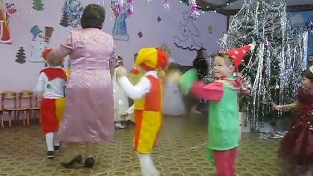 В ЛЕСУ РОДИЛАСЬ ЁЛОЧКА смотреть онлайн