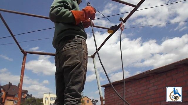 Самодельный каркас для винограда.