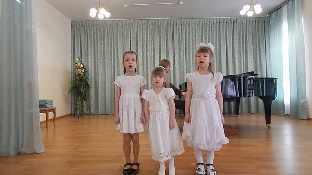 "Хорошо рядом с мамой" муз. Филиппенко сл. Волгиной смотреть онлайн