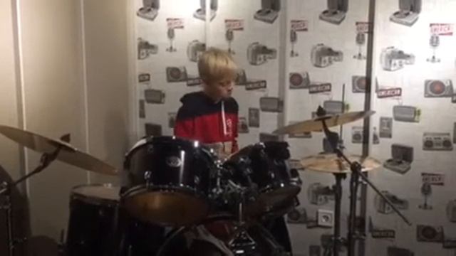 Життя починається знов - О.Е (drum cover) смотреть онлайн