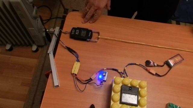 Испытание ВМГ: двигатель 2212 1400kv (10 вит., сеч.0,5мм, треуг.), пропеллер 9*4,7, аккумулятор 3S смотреть онлайн