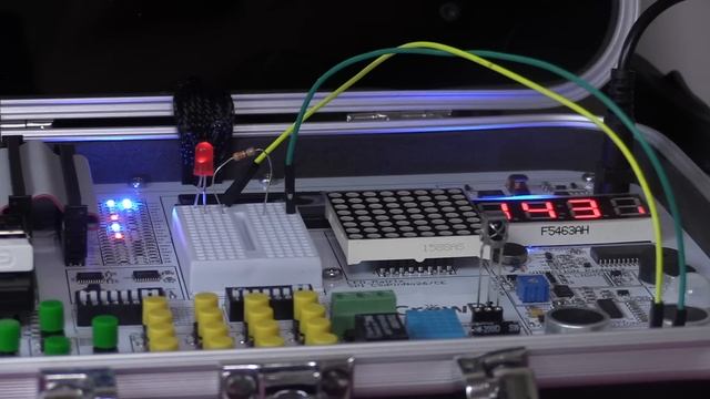 Don't Buy a Raspberry Pi Until You've Seen The CrowPi All in One Kit! смотреть онлайн