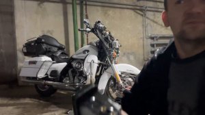 Снятие бэтвинга и замена магнитолы на Харлей-Дэвидсон Электра Глайд