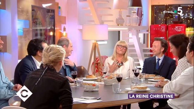 Les 30 ans de télé de la reine Christine Bravo - C à Vous - 13/02/2018 смотреть онлайн