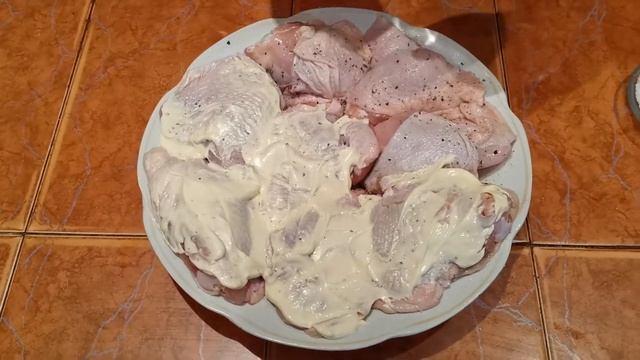 Куриные бедрышки в микроволновке. смотреть онлайн