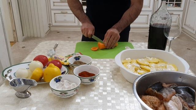 Сом запечённый с овощами в духовке. смотреть онлайн