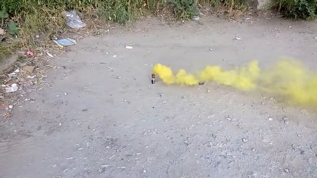 FPS016 Фонтан цветной дым с чекой Жёлтый смотреть онлайн