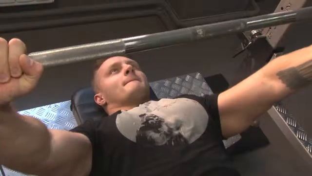 Поздравление от сильных мужчин смотреть онлайн