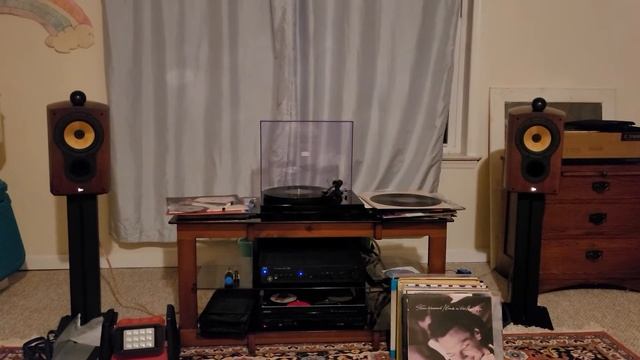 Steve Winwood through B@W speakers , NAD bee and Pro-ject Carbon turntable смотреть онлайн