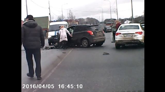 УМНИК на ИЖ подрезал OPEL ...! (ЛОБ В ЛОБ!) смотреть онлайн