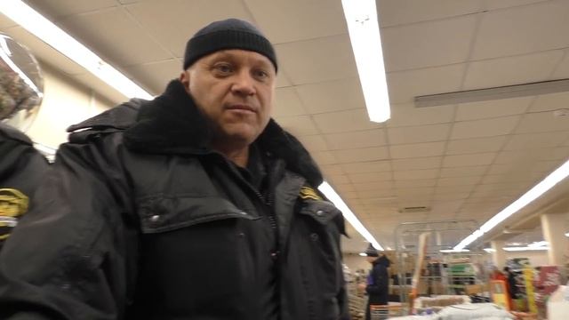 Бык Дембель и Полицейский который смог оформить ДИКСИ за просрочку смотреть онлайн