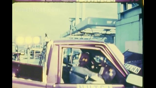 1979 Dodge Ram D50 / Mitsubishi L200 / Plymouth Arrow | Frontal Crash Test by NHTSA | CrashNet1 смотреть онлайн