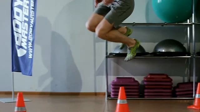 bodymaster : Перепрыгивания конусов на одной ноге с продвижением вперёд смотреть онлайн