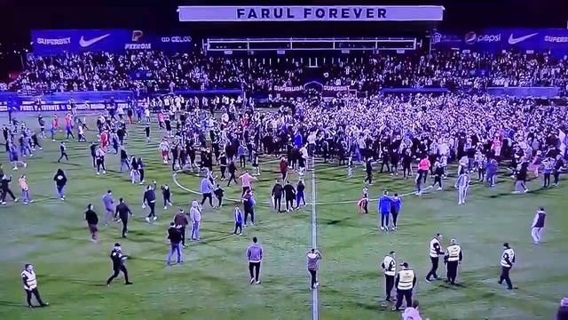 Iată reacția suporterilor care au aflat că: Hagi și Farul au câștigat campionatul! (imagini Digi24) смотреть онлайн