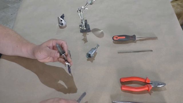 Мерседес W215/W220. Замена личинки замка смотреть онлайн