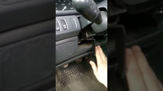 Как разблокировать руль на Рено Лагуна 2 смотреть онлайн