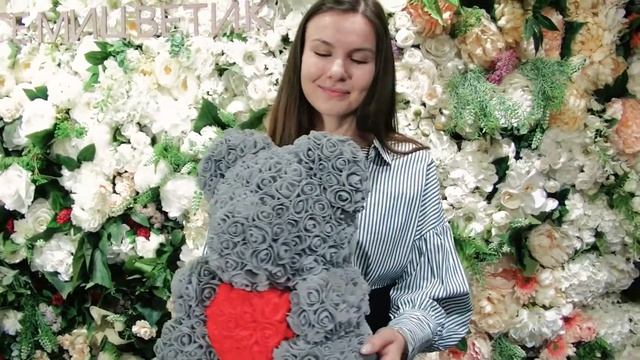 Серый мишка из роз с красным сердечком смотреть онлайн