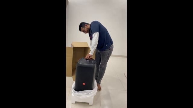 JBL Party Box 310 Unboxing and Review Tamil | 18 Hours battery Backup | 240 watts RMS | Bass Booste смотреть онлайн