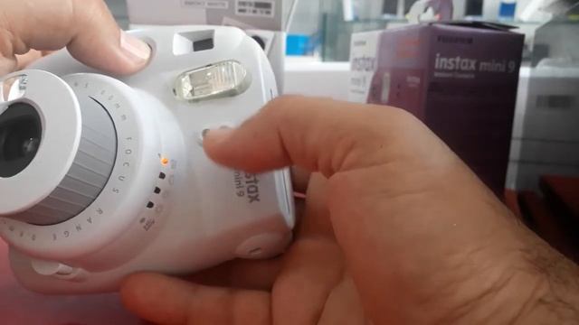 Fujifilm Instax Mini 9 Instant Camera Film Cam with Selfie Mirror, Smokey White смотреть онлайн