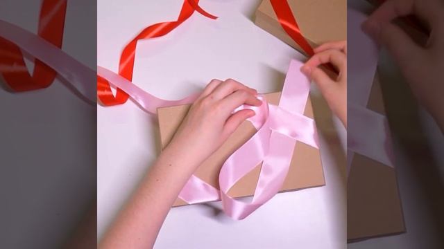 DIY Как оформить подарок лентой. Завязываем бант из ленточки. Оригинальная упаковка своими руками. смотреть онлайн