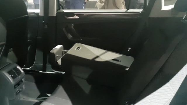 Volkswagen Tiguan Allspace 1.4 TSI BlueMotion Manual, 6 speed смотреть онлайн