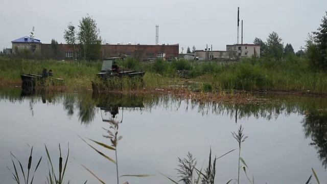 Болотоход и вездеход "Охотник-М" на мосту ВАЗ Нива смотреть онлайн
