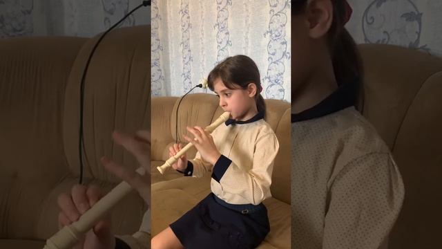 «На горе, на горе». Блокфлейта. Играет Ксюша смотреть онлайн