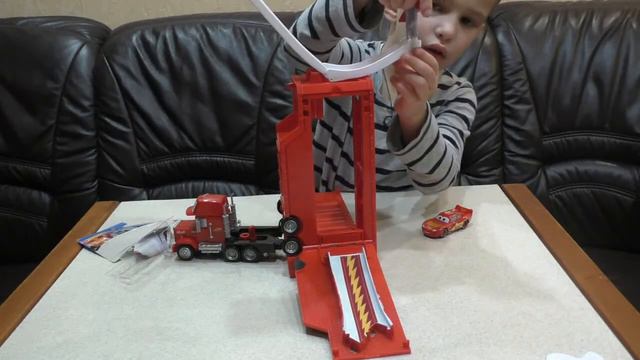 Hot Wheels MC Qween Грузовик трек и модельки смотреть онлайн