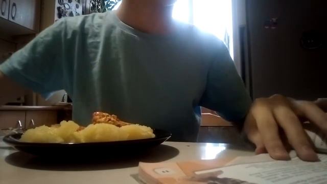ем историю и читаю еду "мясцо с картошечкой" ням ням смотреть онлайн