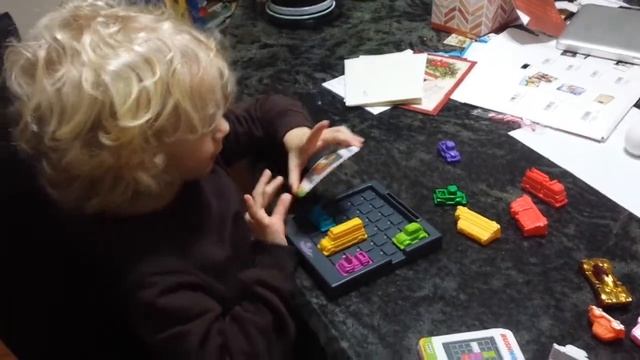 Nerdy Toy Review: Rush Hour Logic Game смотреть онлайн