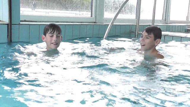 Ялта-Интурист. Теплая водичка в бассейне. смотреть онлайн