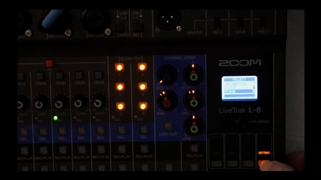 ZOOM LIVETRAK L-8 VS Zoom R-24