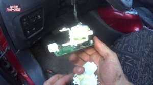 Nissan. Не заводится, не видит штатный ключ. Горит значек иммо. Завожу, красный ключ и надпись KEY