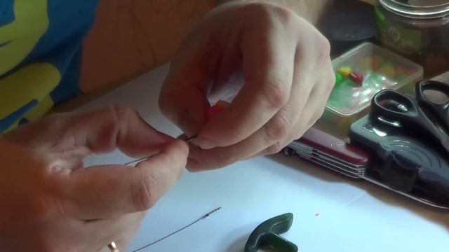 Вяжем поводок для ловли амура,карповые эксперименты в аквариуме часть 1. смотреть онлайн