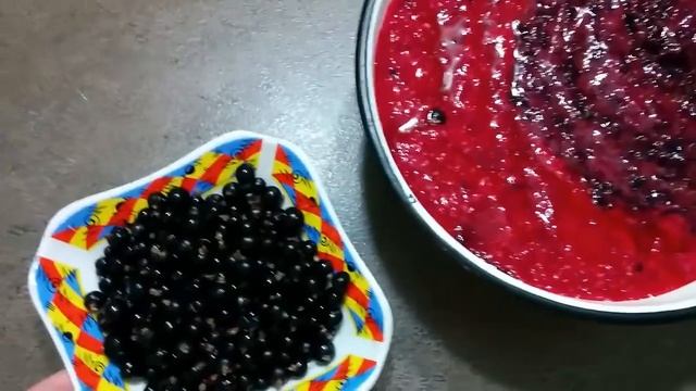 Перетертая Малина и Смородина с сахаром смотреть онлайн
