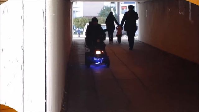 В переходе с подсветкой. Скутеры для инвалидов. Mobility scooter. смотреть онлайн