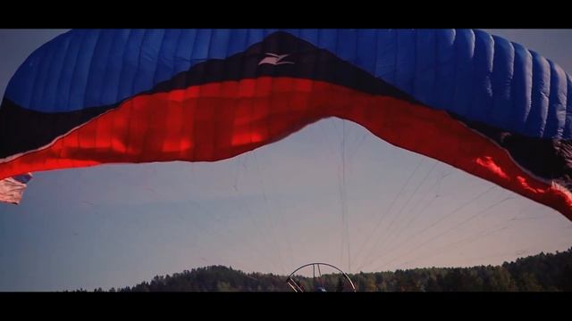 Полёты на паралёте над Манской петлёй на рассвете смотреть онлайн