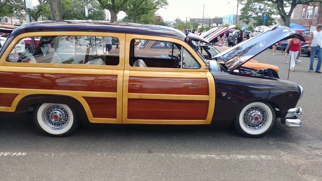 1951 FORD COUNTRY SQUIRE WOODY STATION WAGON смотреть онлайн