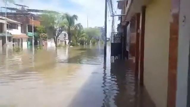 Piura : Inundación de la Urbanización Ignacio Merino смотреть онлайн