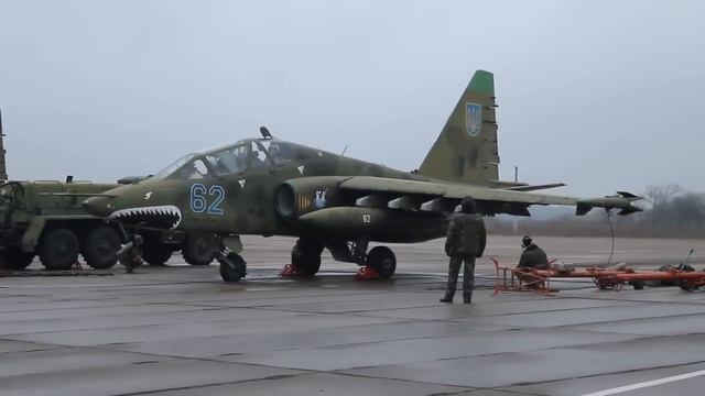 Су-25УБ Запуск, выруливание. смотреть онлайн
