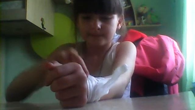 Делаю рану на руке! МЕЙКАП ДЛЯ ХЕЛЛОУИНА смотреть онлайн